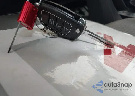 2018 Hyundai Santa Fe Sport 2.4L z USA, uszkodzony, nr VIN 5NMZT3LB0JH053313